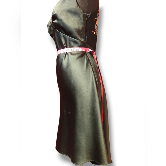 Satin dress with embroidery - Picture 5 of 12